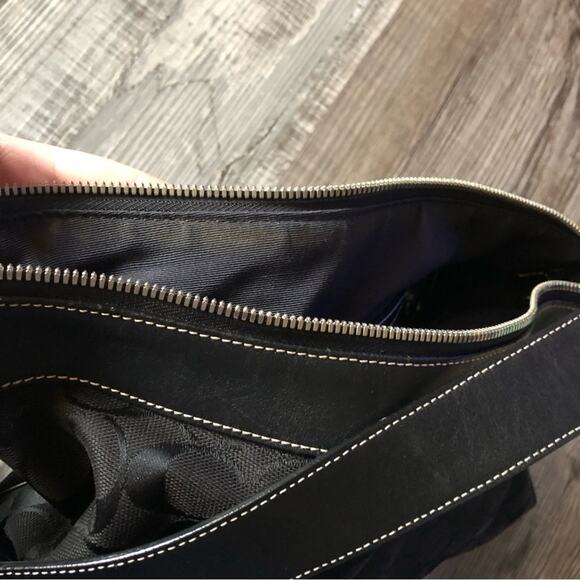 Coach hobo pattern black signature black canvas leather crossbody bag - Picture 6 of 8